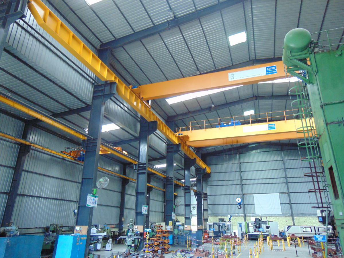 Overhead cranes inside the PSR Toolings press shop